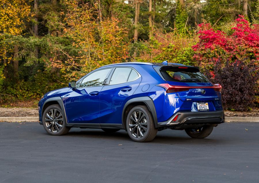  Lexus UX200 F-Sport 2018 года  (NA) (фото 38 из 40)